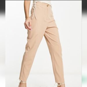 IRIS Los Angeles High Rise Tapered trouser pants In Cream. Size small NWT